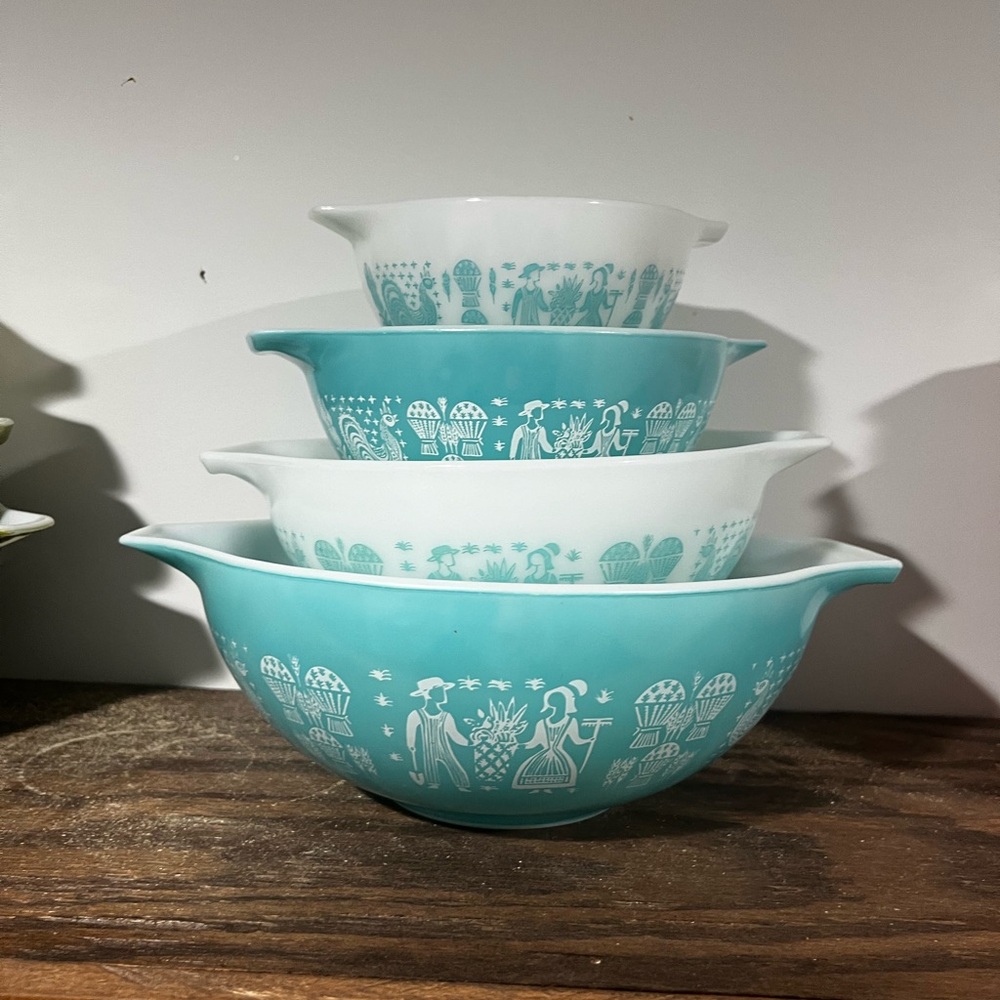 1962 PYREX Amish Butterprint Cinderella complete mixing bowls.
